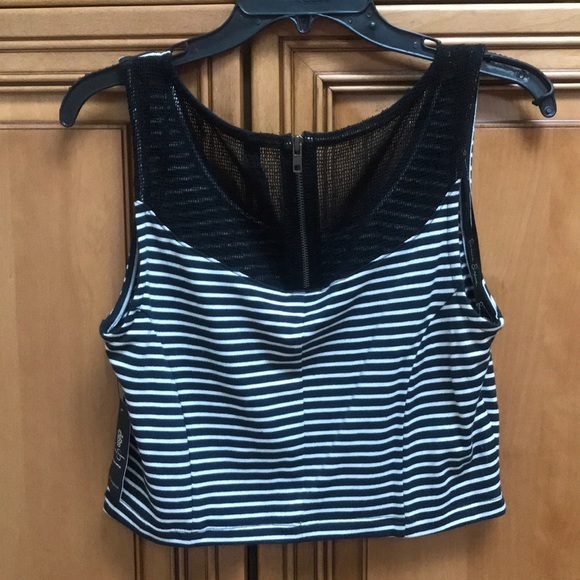 Jessica Simpson cropped top - Picture 3 of 4